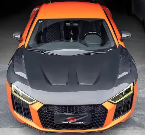 Forma na kapotu motora z uhlíkových vlákien